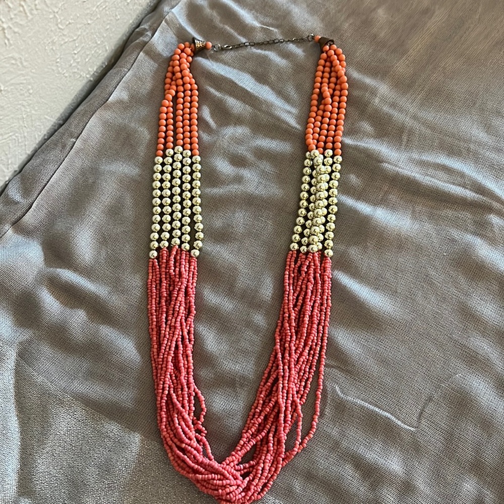 Beaded collar - Coral